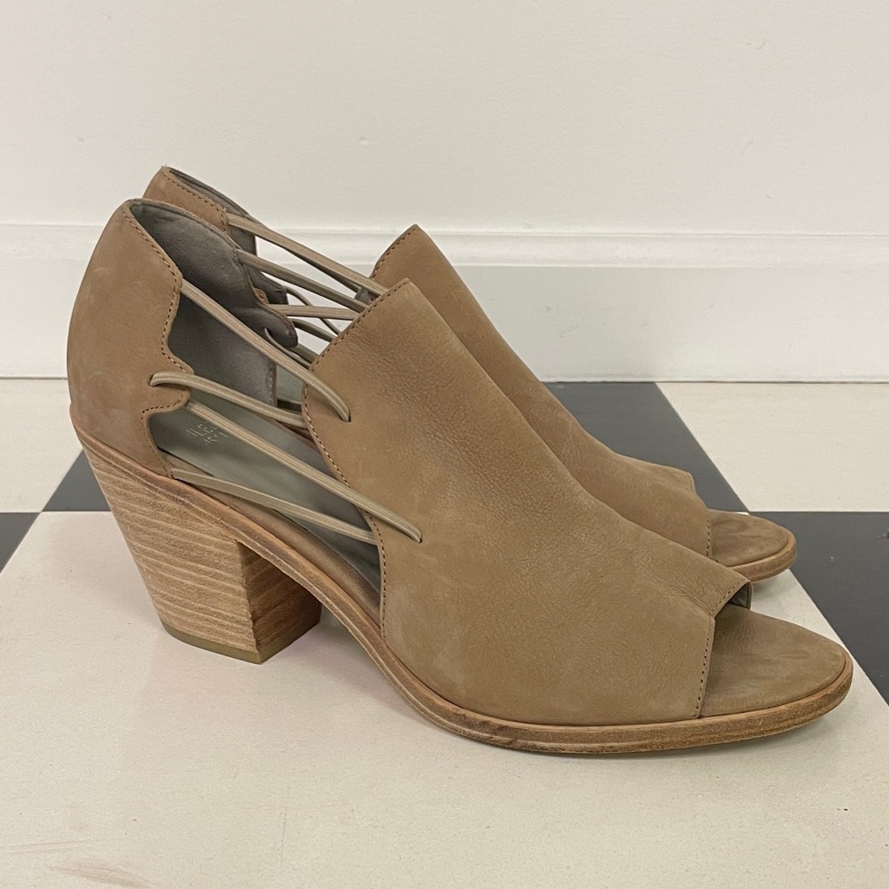 Eileen Fisher Booties Sandals Peep Toe Size 10 leather tan neutral chunky